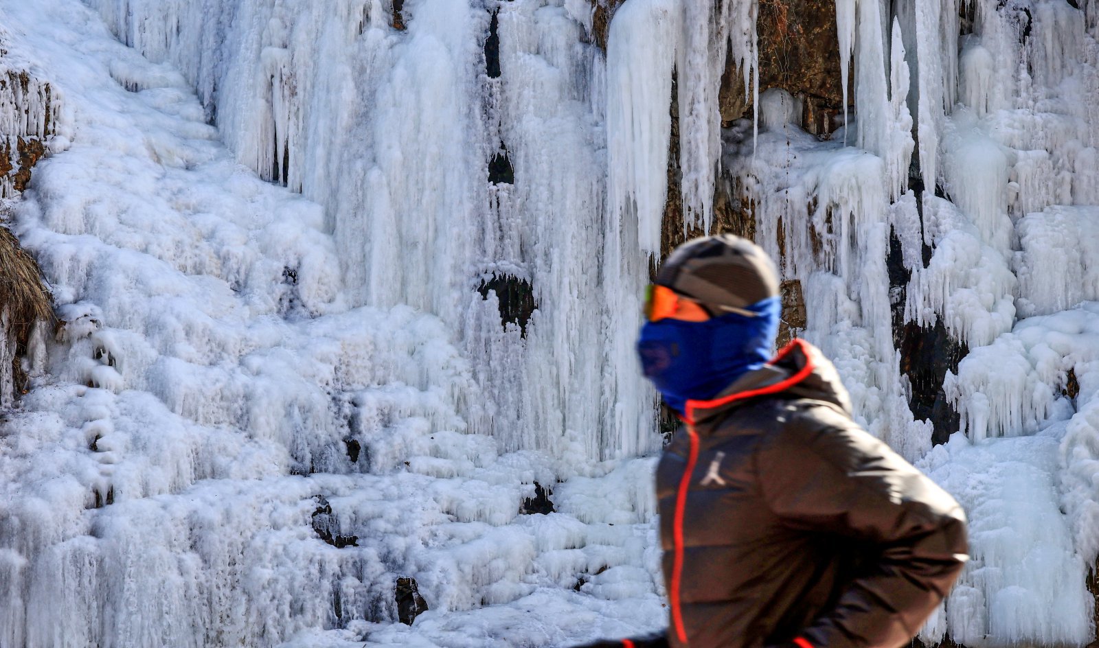 아침기온이 영하10도 밑으로 떨어진 지난 6일 서울 서대문구 홍제천 인공폭포가 얼어붙어 있다. 2026.2.6 ⓒ 뉴스1