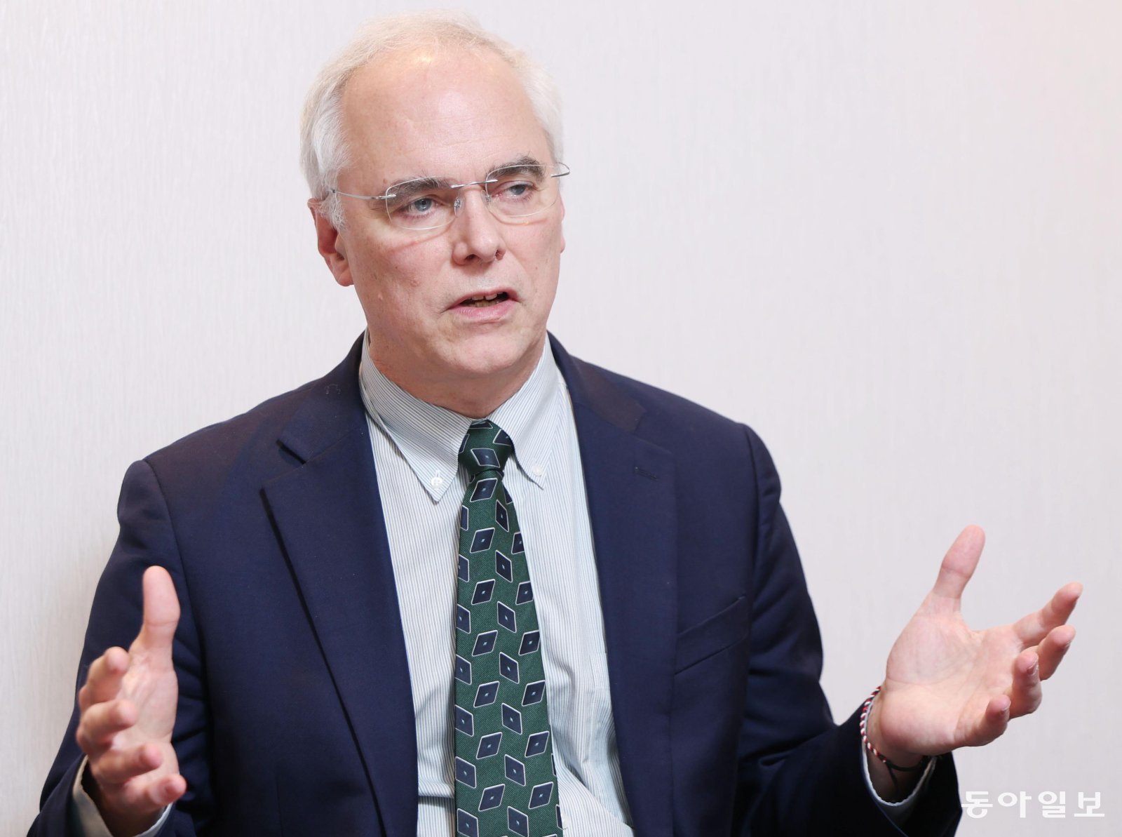 리처드 해칫 전염병대비혁신연합(CEPI) 회장이 6일 서울 용산구의 한 행사장에서 진행된 동아일보와의 인터뷰에서 인공지능(AI)을 활용한 백신 개발의 중요성을 설명하고 있다. 신원건 기자 laputa@donga.com