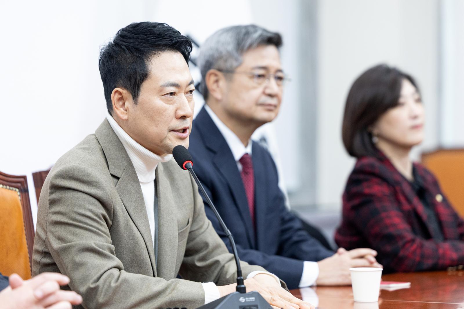 장동혁 국민의힘 대표가 5일 서울 여의도 국회에서 기자간담회를 열고 거취 표명 요구에 대한 입장을 밝히고 있다. 2026.2.5 . 뉴스1