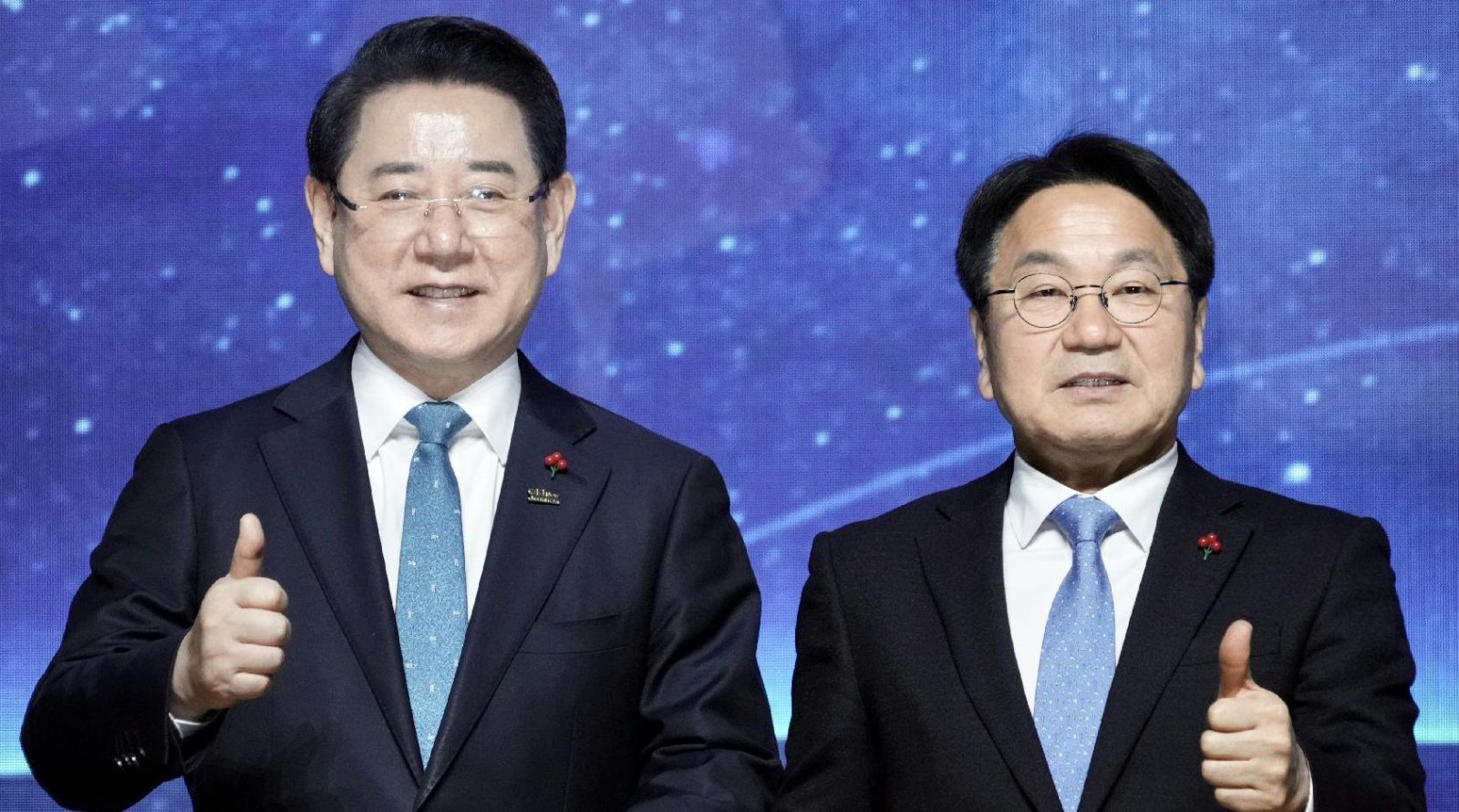 지난달 16일 범시도민협의회 발대식에서 김영록 전남지사(왼쪽)와 강기정 광주시장이 통합 의지를 다지고 있다. 광주시 제공