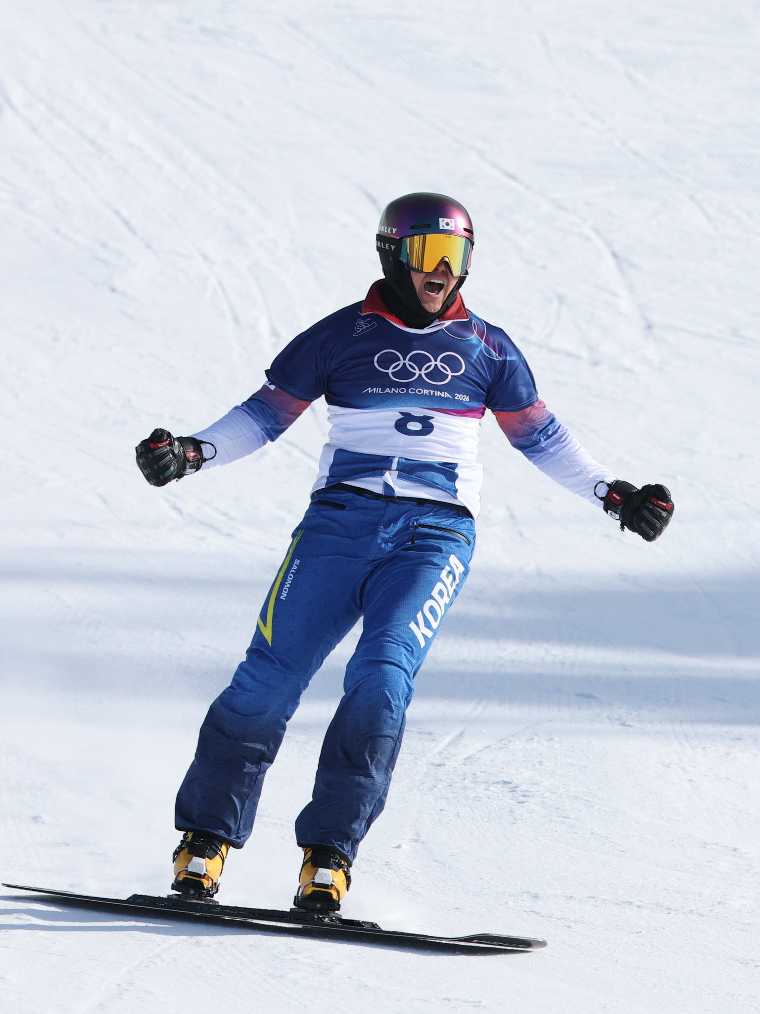 스노보드 김상겸이 8일(현지시간) 이탈리아 리비뇨의 스노파크에서?열린 2026 밀라노·코르티나담페초 동계올림픽 스노보드 남자 평행 대회전 준결승에서 결승 진출을 확정지은 뒤 기뻐하고 있다. 2026.2.8 (리비뇨=뉴스1)
