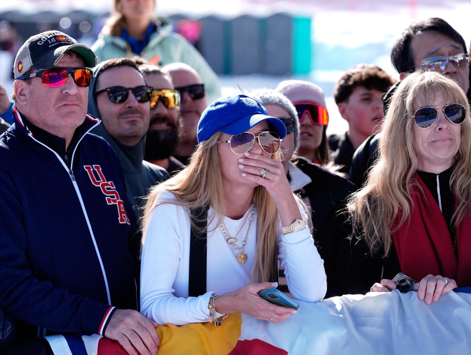 사고를 목격하고 침묵에 빠진 관중석 모습. 코르티나담페초=AP 뉴시스