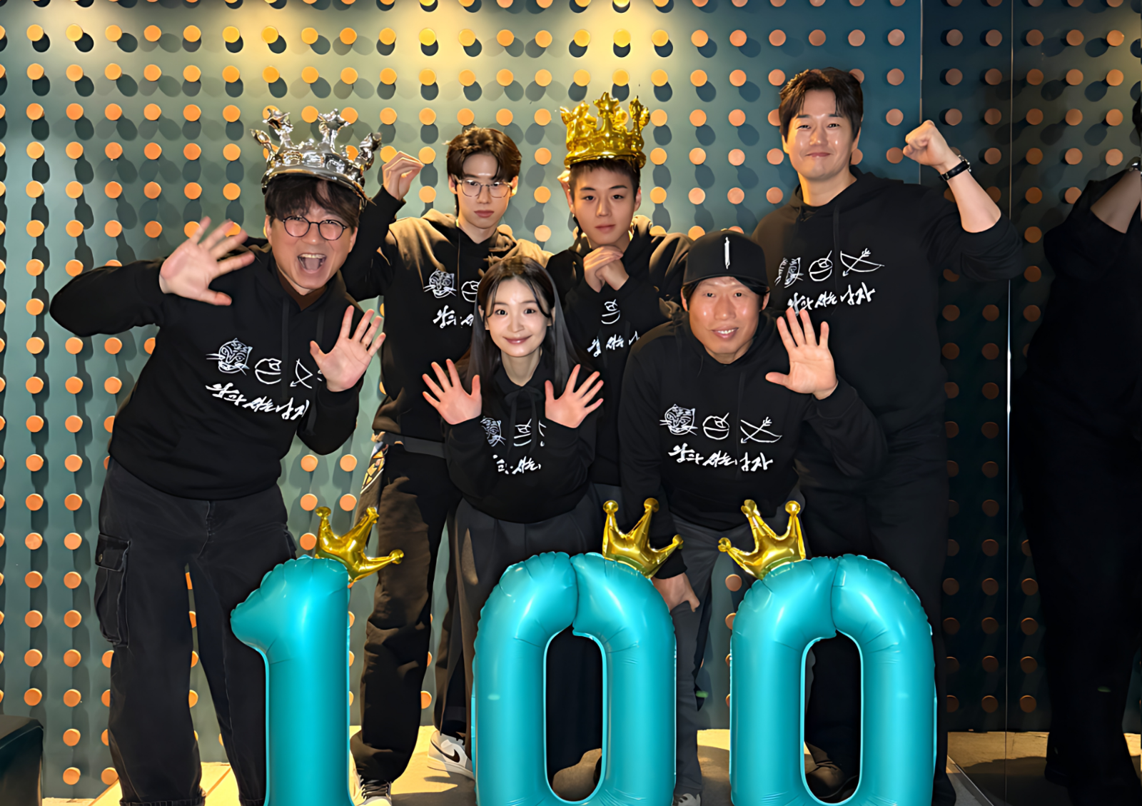 ‘왕과 사는 남자’가 개봉 5일 만에 누적 관객 100만 명을 기록하며 주말 박스오피스 1위에 올랐다. (주)쇼박스 제공