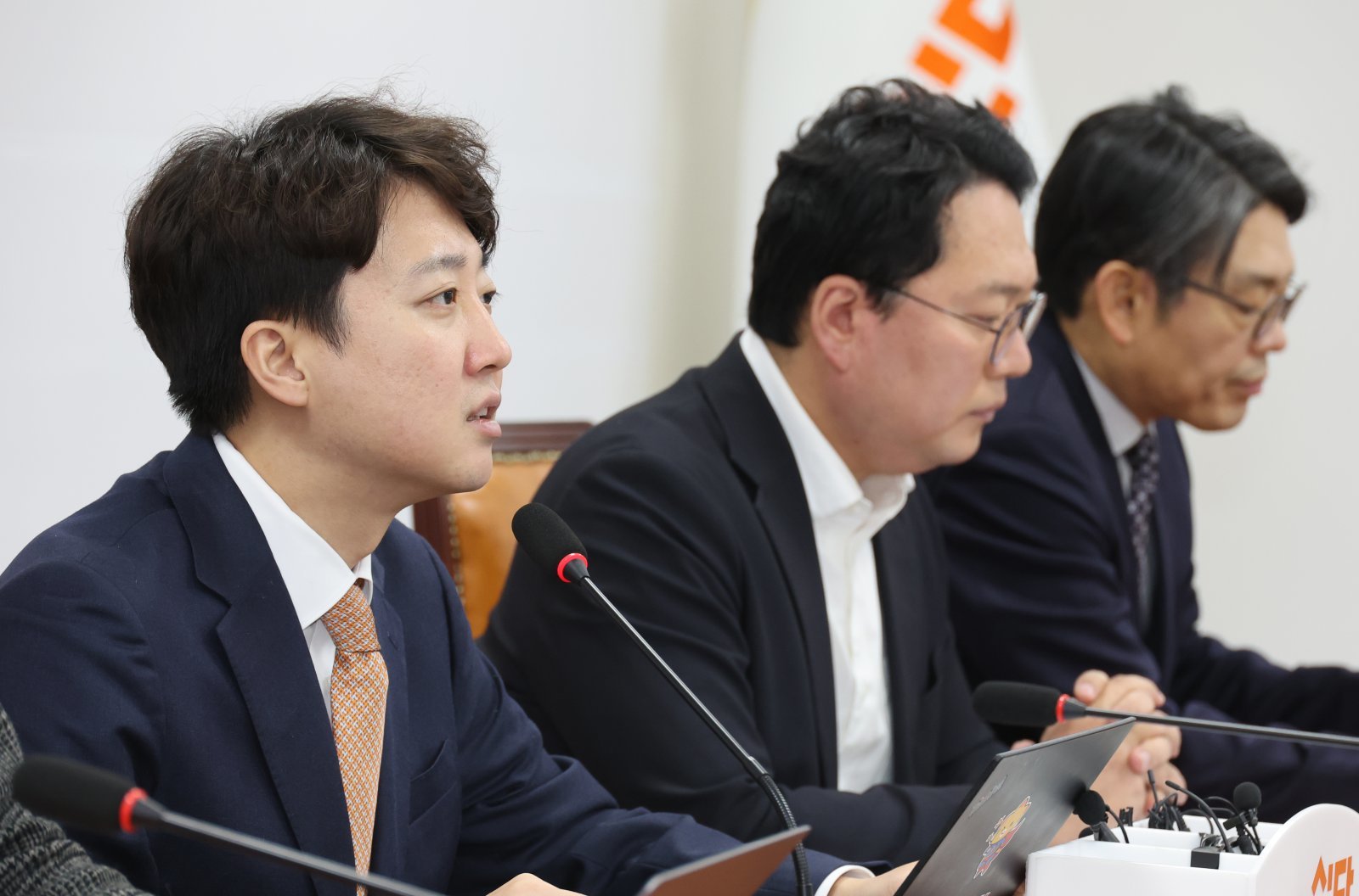 이준석 개혁신당 대표가 9일 오전 서울 여의도 국회에서 열린 최고위원회의에서 발언을 하고 있다. 2026.02.09 뉴시스