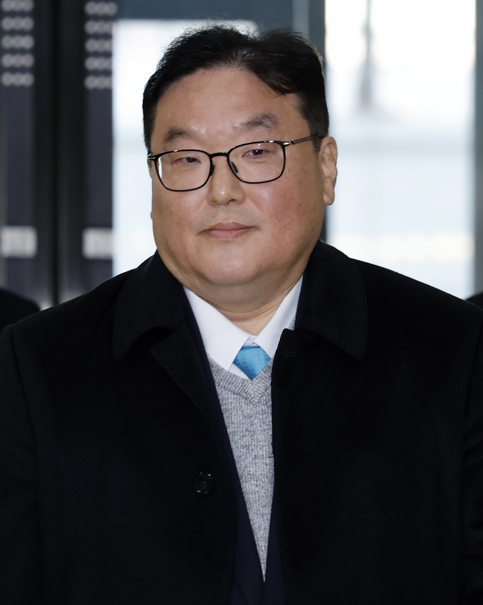 쿠팡 사건을 무혐의 처분하도록 외압을 행사한 인물로 지목된 엄희준 광주고검 검사가 9일 오전 서울 서초구 관봉권 띠지 폐기 의혹 및 쿠팡 퇴직금 불기소 외압 의혹 진상규명을 위한 특검 사무실에 피의자 조사를 받기 위해 출석하고 있다. 2026.02.09 뉴시스