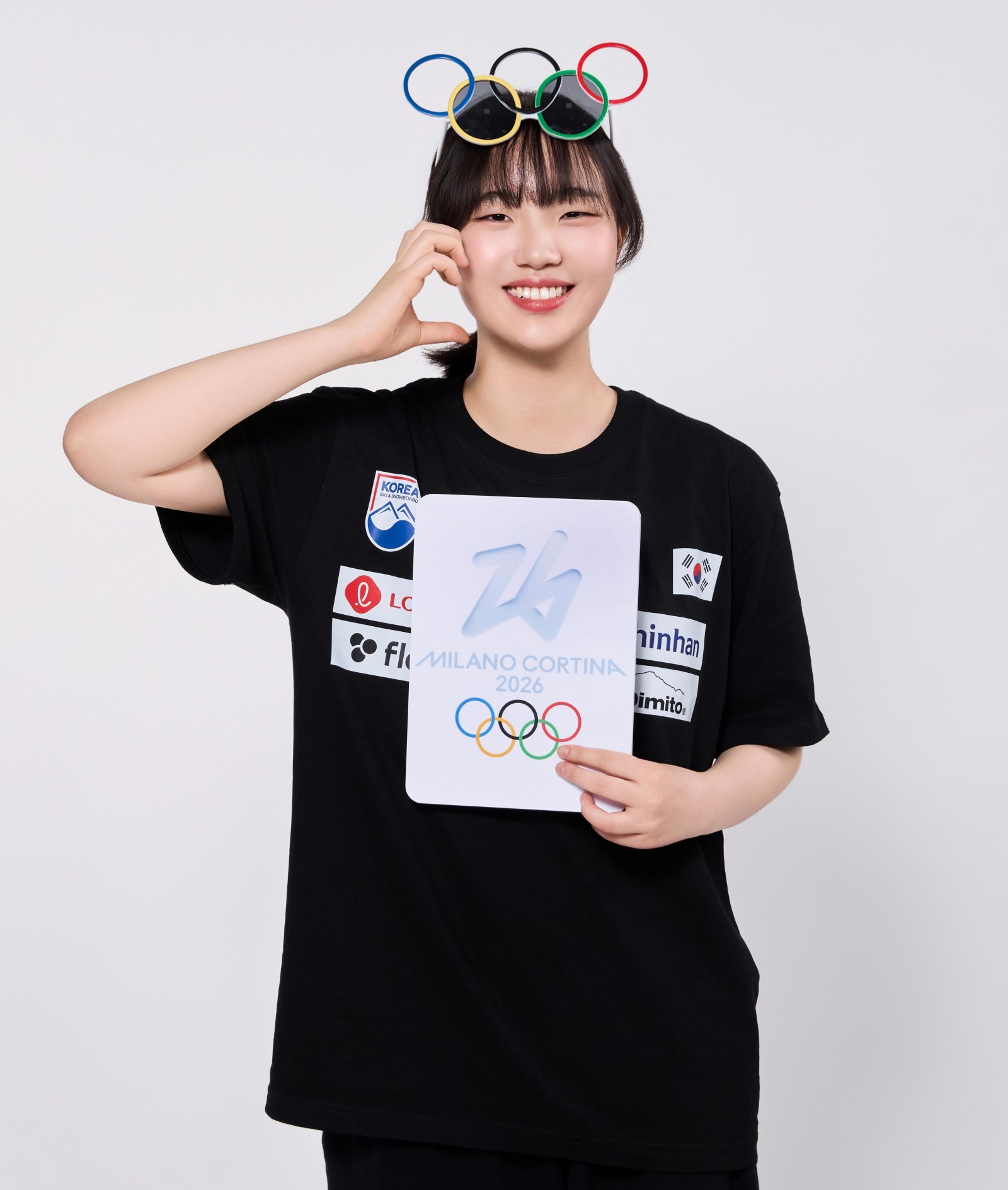 ‘한국 스노보드의 샛별’ 유승은이  볼하트를 만들어 보이고 있다. 대한스키·스노보드협회 제공