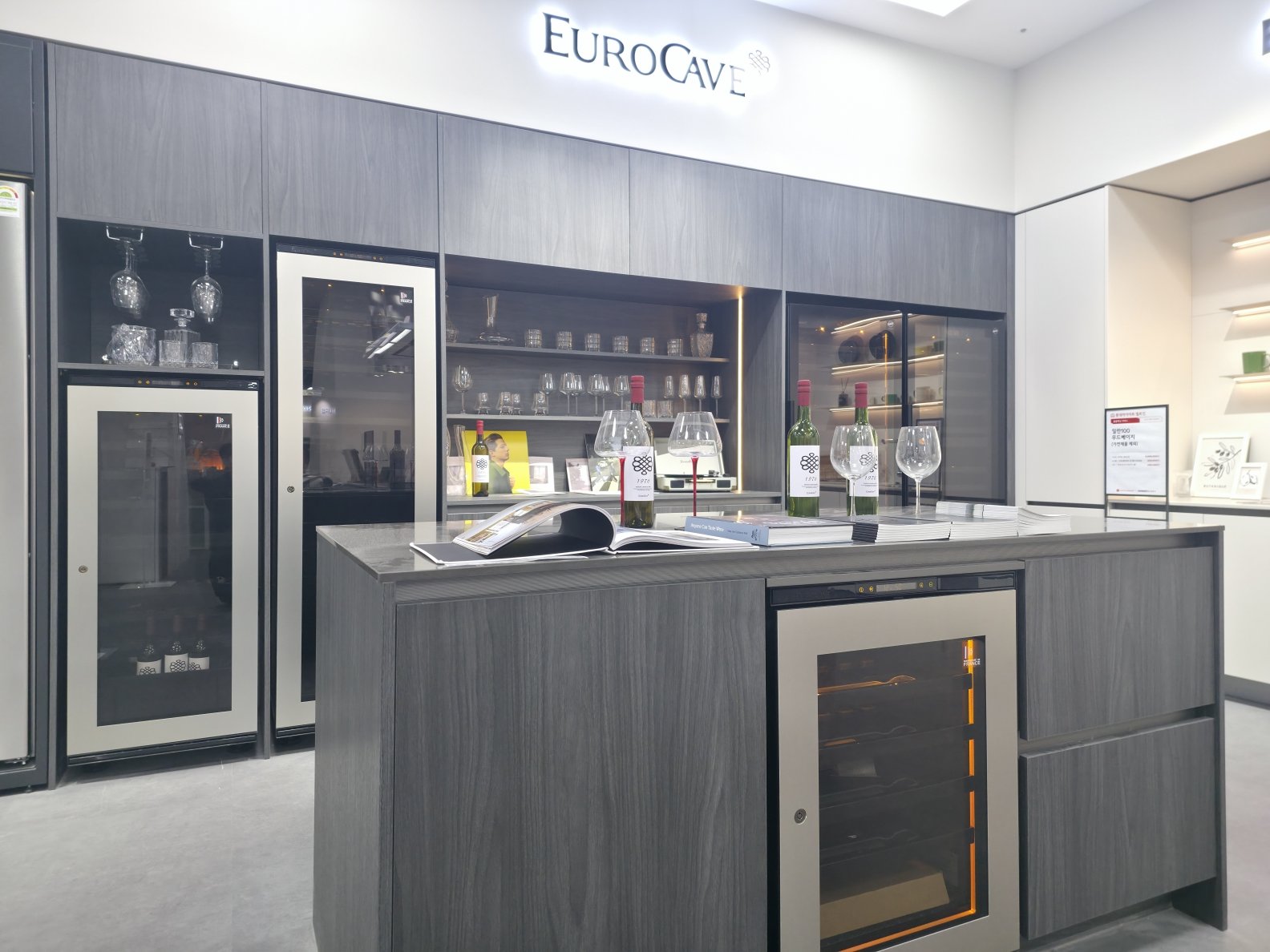 유로까브(Eurocave)사의 롯데하이마트 잠실점 프리미엄 빌트인관 전경. CRK 제공