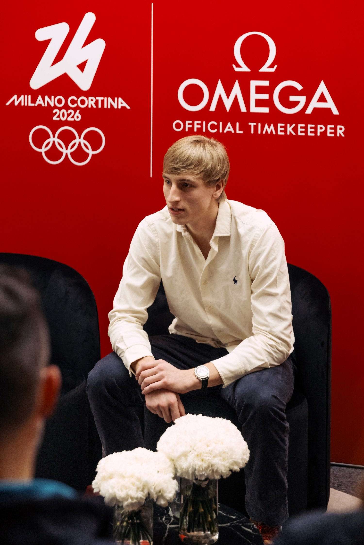 미국 스피드스케이팅 스타 조던 스톨츠가 7일 이탈리아 밀라노 오메가 하우스에서 동아일보를 비롯한 전 세계 언론과 인터뷰를 하고 있다. 전천후 선수인 스톨츠는 2026 밀라노-코르티나담페초 겨울올림픽에서 4관왕(500m, 1000m, 1500m, 매스스타트)을 노린다. 오메가 제공
