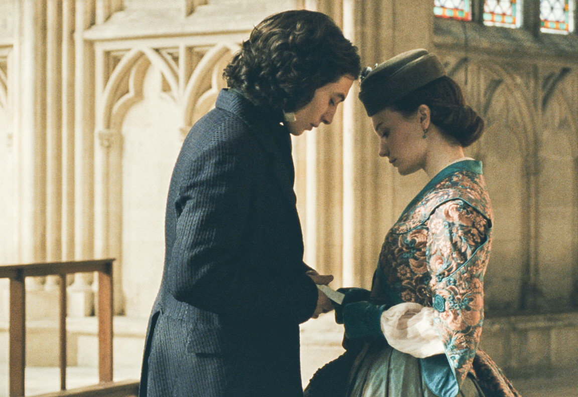 소설 ‘보바리 부인’을 원작으로 한 영화 ‘마담 보바리’(2015년)의 한 장면. 보바리 부인은 낭만을 선택했으나 낭만이란 추상은 유령처럼 떠다니는 환영에 불과했다. 영화사 진진 제공