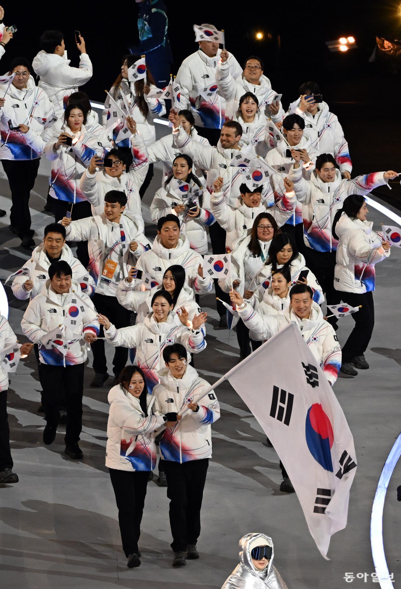 2026 밀라노-코르티나담페초 겨울올림픽 개회식 입장 모습.밀라노=전영한 기자 
scoopjyh@donga.com