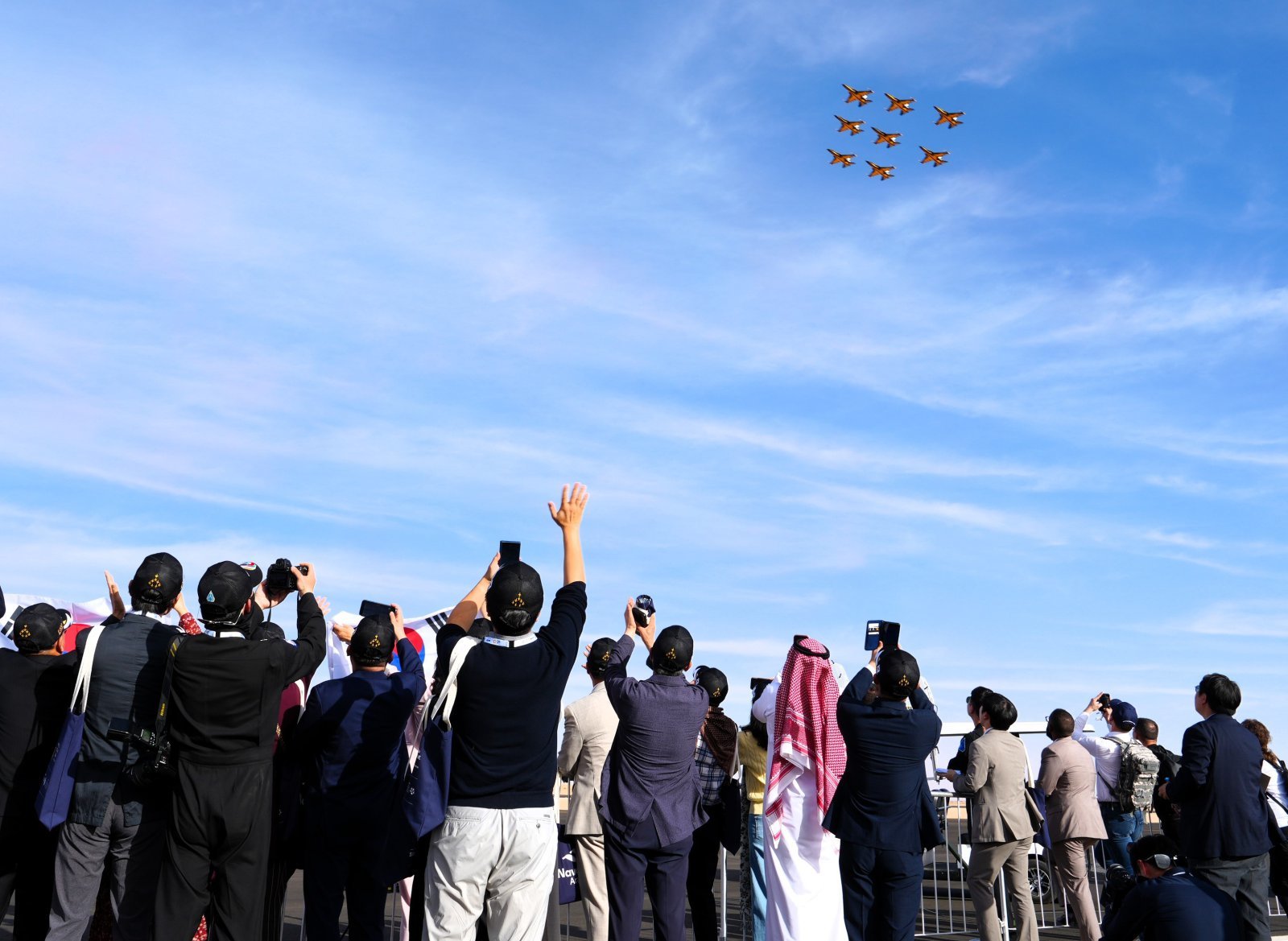 공군 특수비행팀 블랙이글스가 9일(현지시간) 사우디아라비아 수도 리야드에서 열리고 있는 2026 국제방산전시회(WDS)에서 에어쇼를 펼치고 있다. (한국방위산업진흥회 제공)