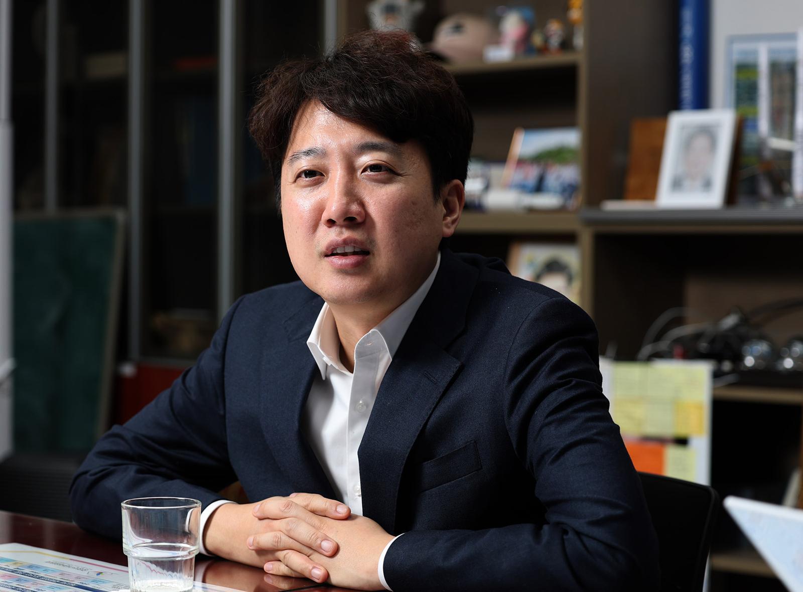 개혁신당 이준석 대표가 9일 서울 여의도 국회 의원회관에서 동아일보와 인터뷰를 하고 있다. 변영욱 기자 cut@donga.com