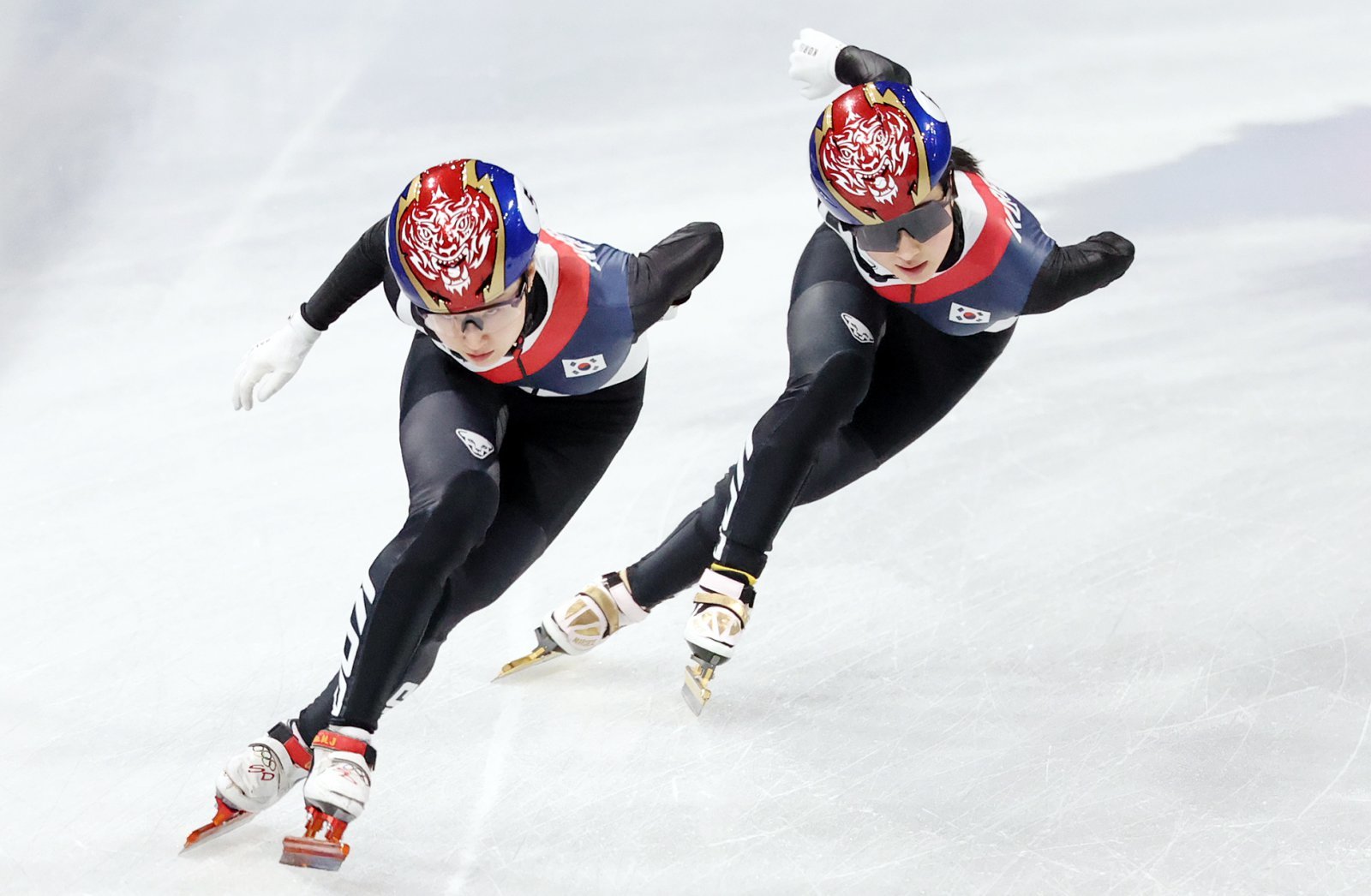 쇼트트랙 대표팀의 최민정과 김길리(오른쪽)가 9일(현지시간) 이탈리아 밀라노 아이스 스케이팅 아레나에서 공식 훈련을 하고 있다. 2026.2.9 ⓒ 뉴스1