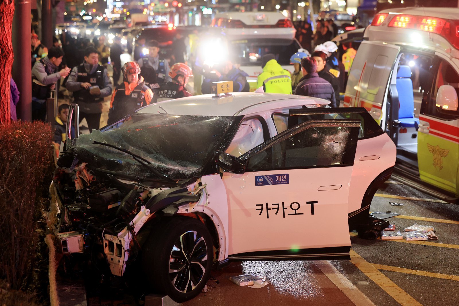 지난 1월 2일 오후 6시쯤 서울 지하철 1호선 종각역 인근에서 택시가 인도로 돌진해 횡단보도에서 신호 대기 중이던 시민들을 들이받는 사고가 발생했다. 이 사고로 외국인 5명을 포함해 9명의 시민이 중경상을 입었으며, 이 중 40대 한국인 여성 1명은 심정지 상태로 발견돼 인근 병원으로 이송됐으나 끝내 사망했다. 뉴스1