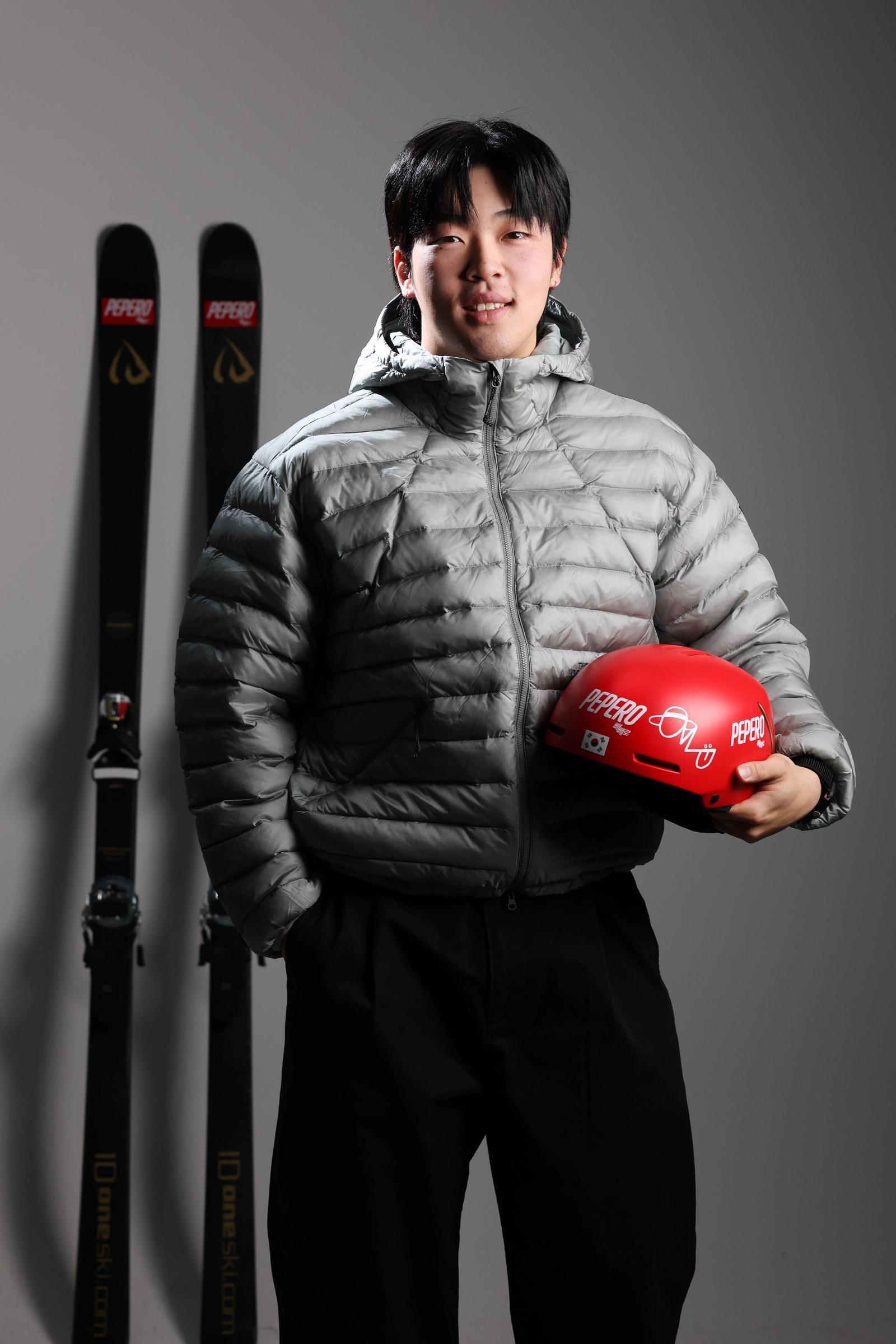 23일 서울 종로구 본사 스튜디오에서 인터뷰에 앞서 포즈 취하는 모굴스키 한국 최초 월드컵 및 세계선수권 메달리스트. 모굴스키 국가대표 정대윤 선수