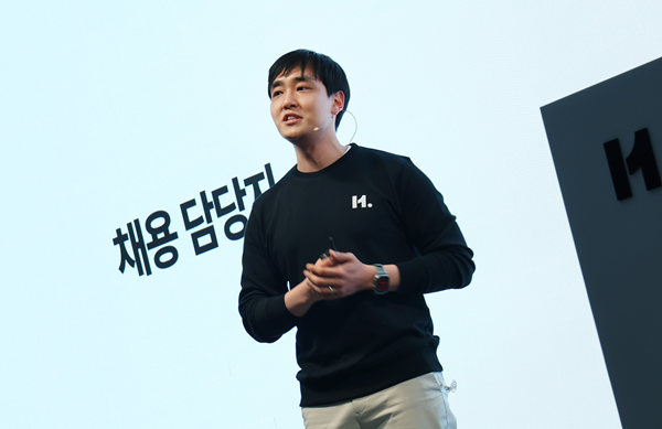 한용호 기획 총괄이 ‘에이치닷 채용 에이전트’를 공개하고 있다. 사진=마이다스그룹 제공