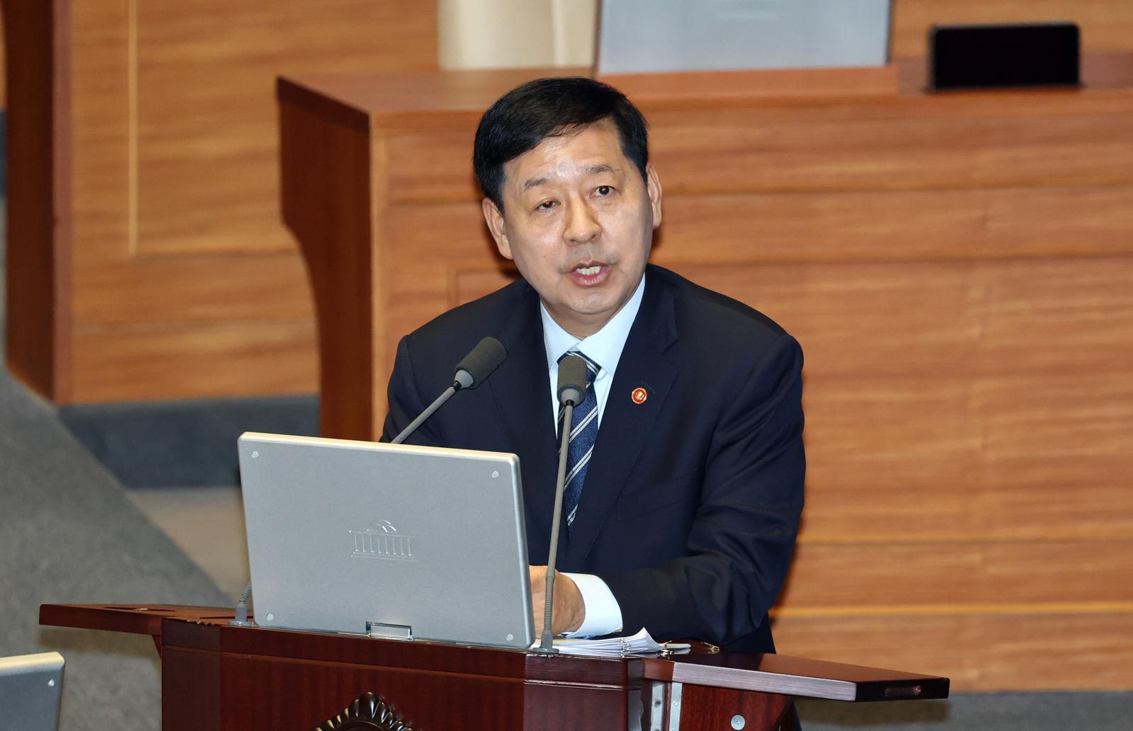 10일 서울 여의도 국회에서 열린 제432회국회(임시회) 경제에 관한 대정부 질문에서 구윤철 부총리 겸 재정경제부 장관이 답변하고 있다. 2026.2.10/뉴스1