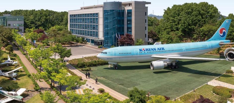 한국항공대는 한진그룹이 운영하는 학교재단이라는 점을 살려 대한항공과 다양한 인턴십 프로그램을 운영하고 있어 학생들의 진로 설정에 큰 도움을 주고 있다. 
한국항공대 제공