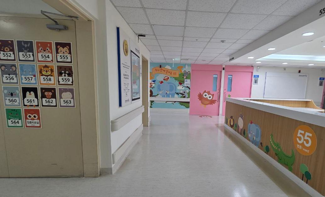 충북권역 소아 필수 의료의 핵심 거점인 어린이공공전문진료센터 소아병동이 필수 시설 기준을 충족하고 10일 정식 개소했다. 충북대병원 제공