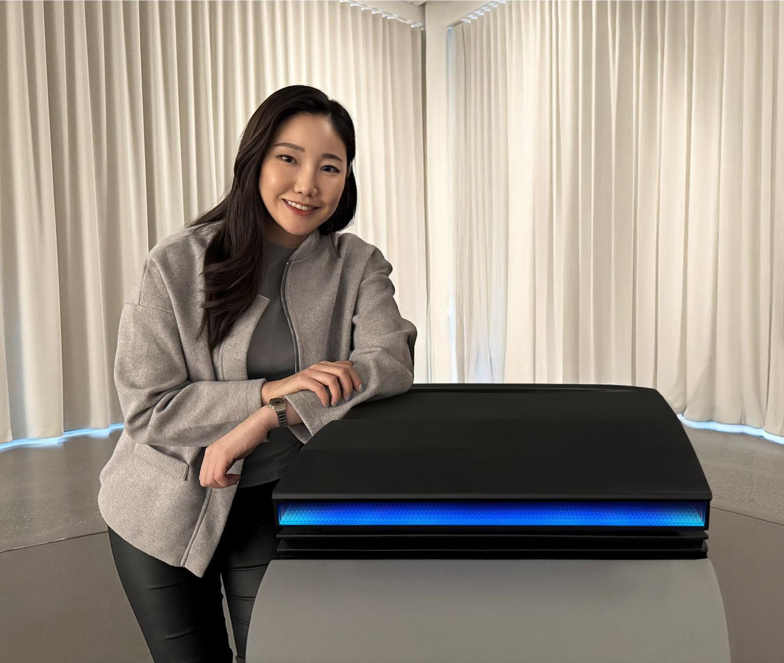 인피니티 라이트를 소개하는 황유지 디자이너 / 출처=황유지 디자이너