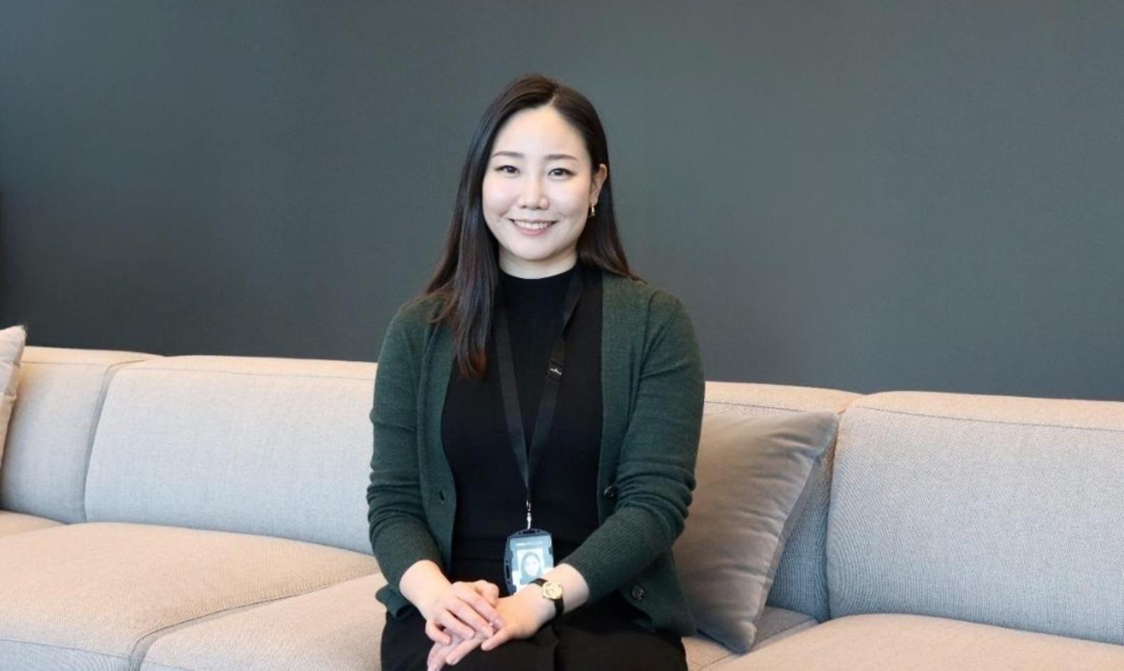 스웨덴 예테보리 글로벌 디자인 센터에서 IT동아와 인터뷰 중인 황유지 디자이너 / 출처=IT동아