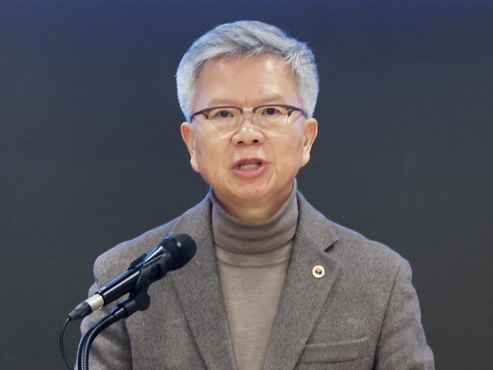 김택우 대한의사협회 회장이 10일 오후 서울 용산구 의협회관에서 정부의 의대 정원 증원 방안 등에 대한 입장을 밝히고 있다. 2026.2.10/뉴스1