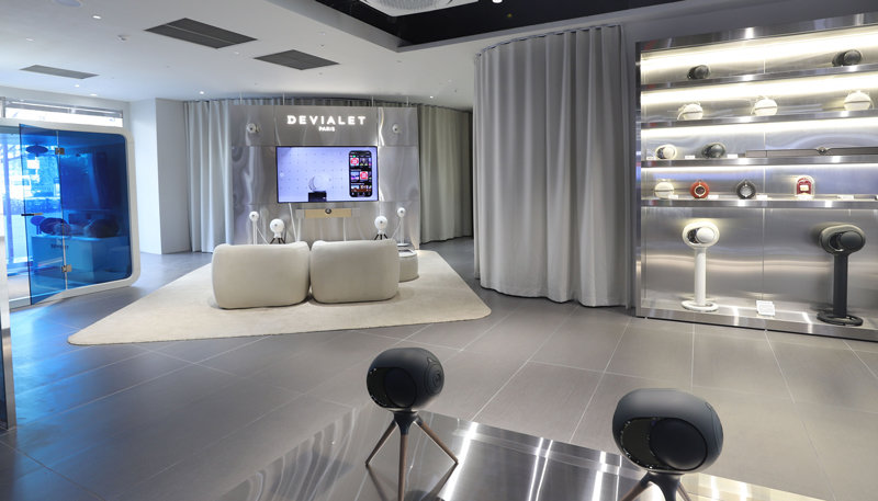 롯데하이마트가 국내 최대 규모 가전 판매장인 잠실점을 고객 경험 중심의 플래그십 스토어로 새롭게 단장했다. 롯데하이마트 제공