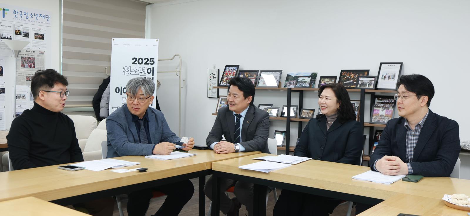 왼쪽부터 황인국 청소년마음건강네트워크 대표, 김현수 명지병원 교수, 이병덕 코리아스픽스 대표, 송민경 경기대 교수 / 신원건 기자 laputa@donga.com