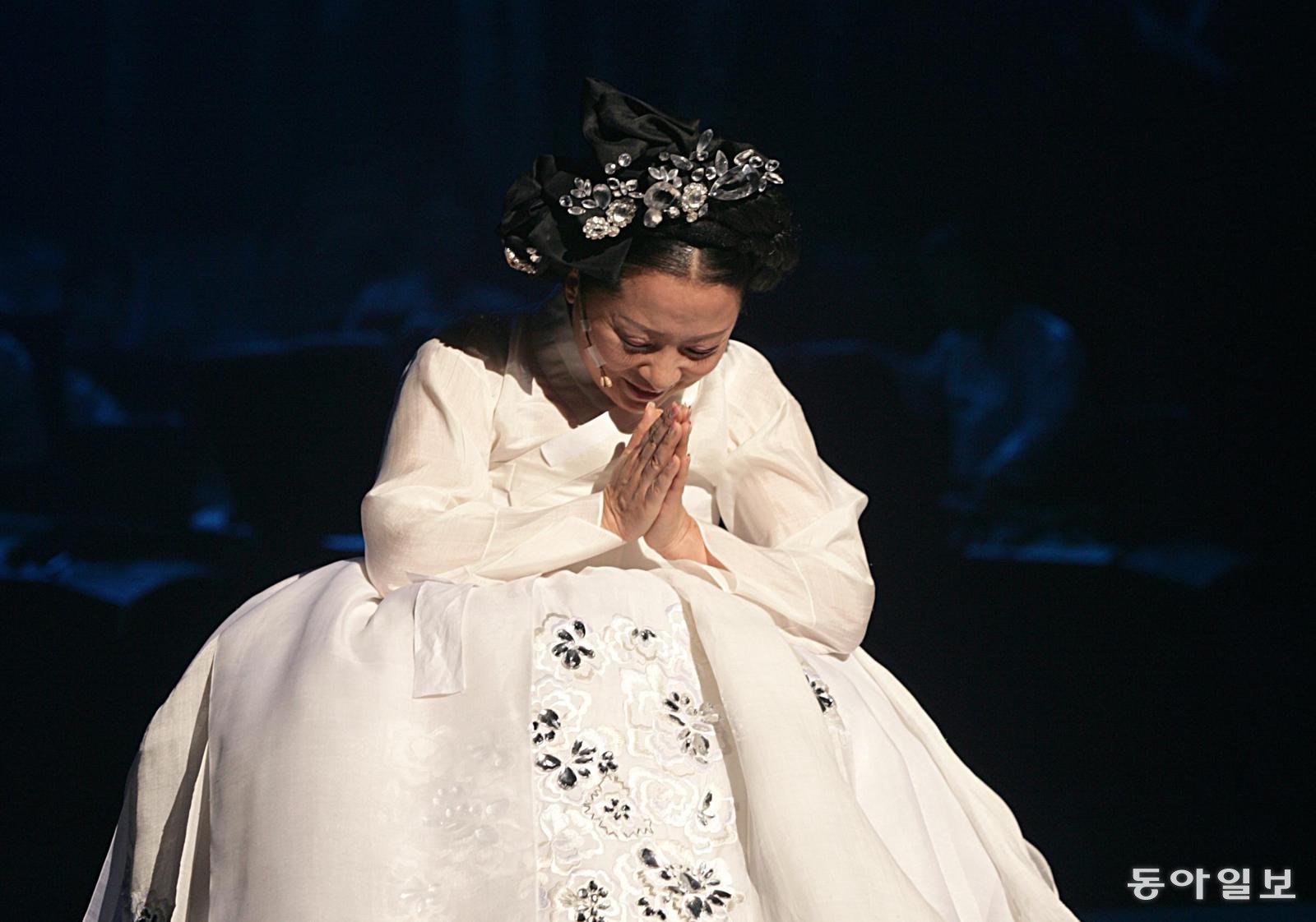 설 당일인 17일 롯데콘서트홀에서 ‘김영임의 소리, 효(孝) 콘서트’ 개최를 앞둔 그는 “매일 조금씩이라도 운동을 하며 체력 관리를 한다”고 했다. 이한결 기자 always@donga.com