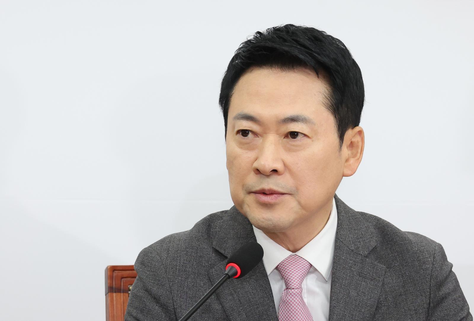 장동혁 국민의힘 대표가 9일 오전 서울 여의도 국회에서 열린 최고위원회의에서 발언을 하고 있다. 뉴시스.