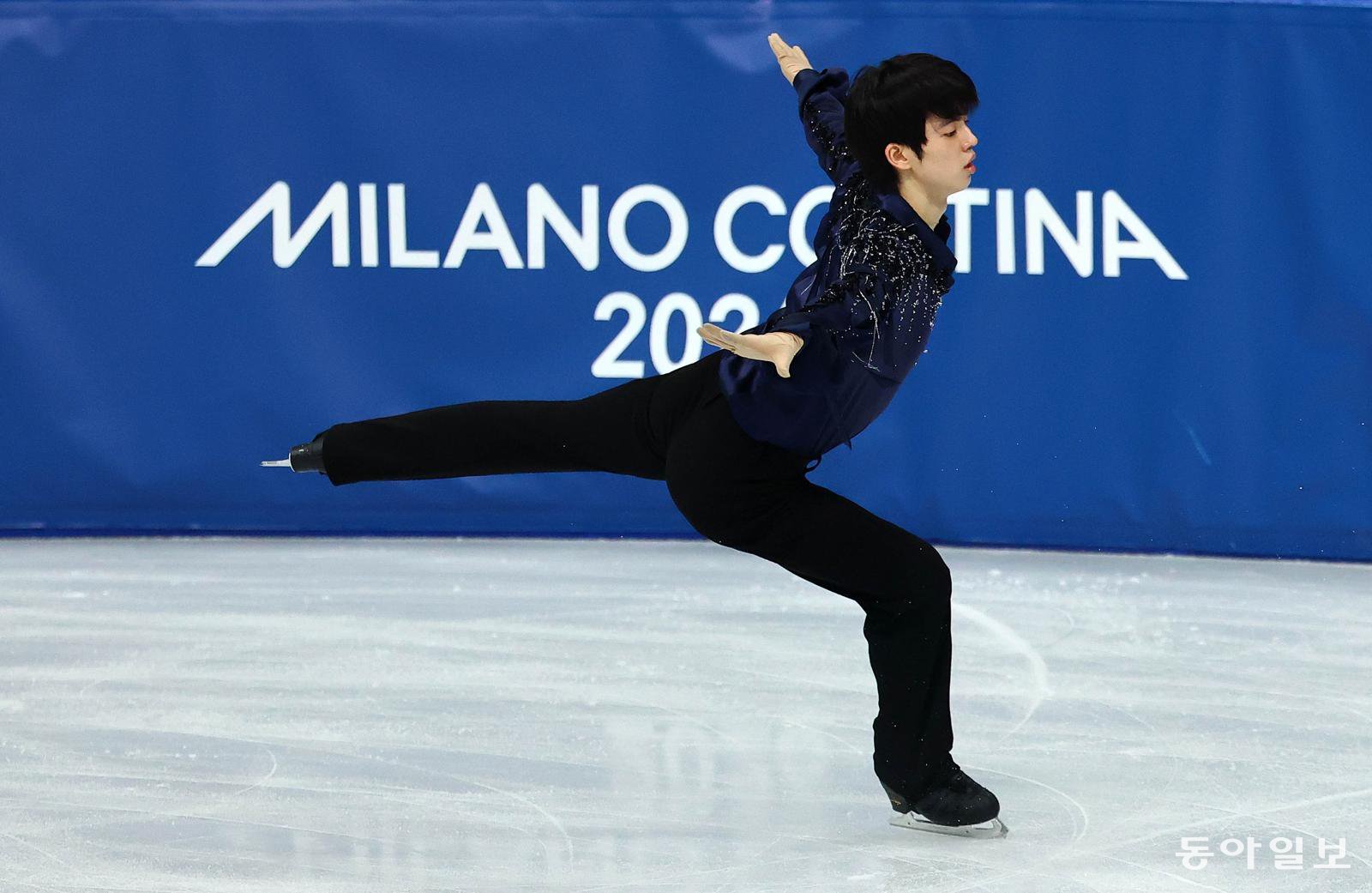 트리플 악셀 점프 후 깔끔히 랜딩에 성공한 차준환. 밀라노=전영한 기자 scoopjyh@donga.com