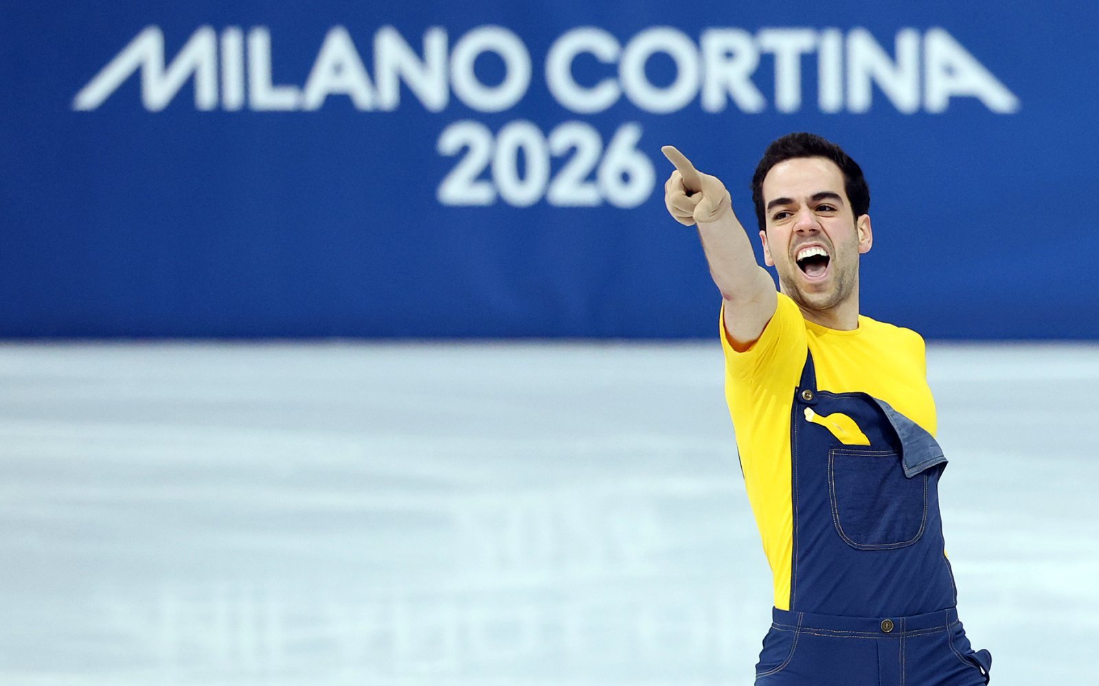 스페인 피겨 과리노 사바테가 10일(현지시간) 이탈리아 밀라노 아이스 스케이팅 아레나에서 열린 2026 밀라노·코르티나담페초 동계 올림픽 피겨스케이팅 남자 싱글 쇼트프로그램에 출전해 인기 애니메이션 ‘미니언즈’의 오리지널사운드트랙(OST) 음악에 맞춰 연기를 펼치고 있다. 2026.2.11 뉴스1