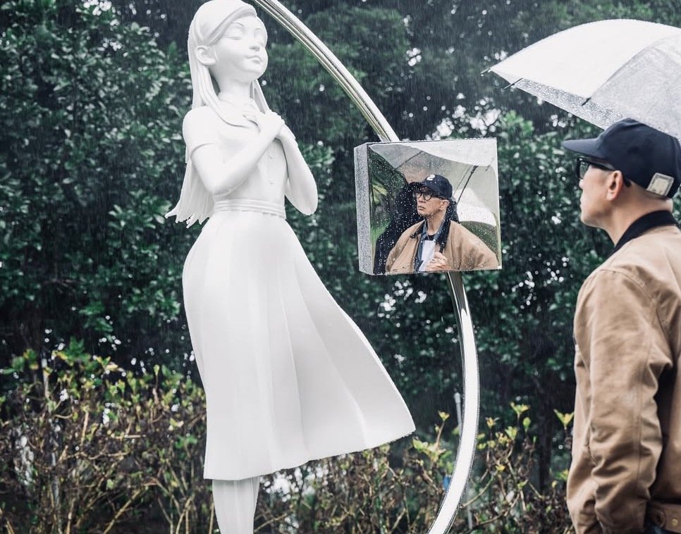 서희원의 사망 1주기를 맞아 금보산(진바오산) 묘지에서 열린 추모 동상 제막식에 구준엽이 참석했다. 리첸다오 인스타그램