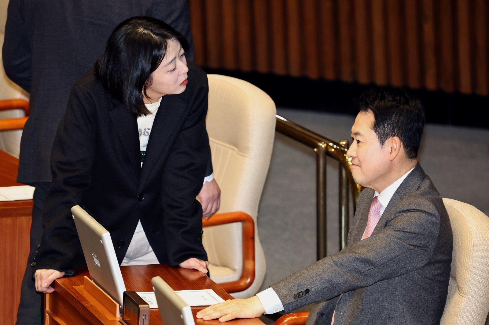 배현진 국민의힘 의원이 9일 오후 서울 여의도 국회에서 열린 제432회국회(임시회) 제4차 본회의에서 장동혁 국민의힘 대표에게 발언을 하고 있다. 2026.02.09. [서울=뉴시스]