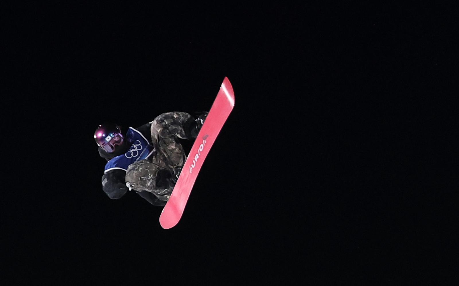 스노보드 유승은이 9일(현지시간) 이탈리아 리비뇨 스노파크에서 열린 2026 밀라노·코르티나담페초 동계올림픽 스노보드 여자 빅에어 결선에서 묘기를 부리고 있다. 2026.2.10 뉴스1