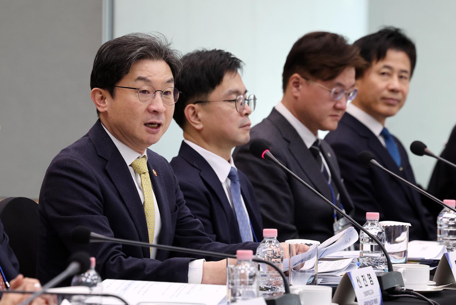 이억원 금융위원장이 9일 서울 중구 예금보험공사 대강당에서 열린 2026년 금융발전심의회 전체회의에서 모두 발언을 하고 있다. 2026.2.9.  뉴스1