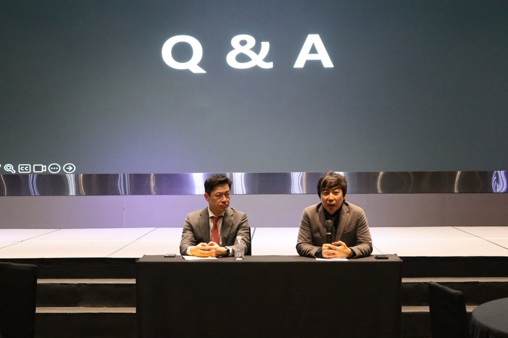 윤영호 산돌 대표(오른쪽)와 신동근 산돌 부사장(왼쪽) / 출처=IT동아