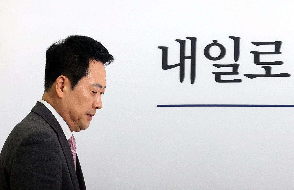 장동혁 국민의힘 대표가 9일 오전 서울 여의도 국회에서 열린 최고위원회의에 참석하고 있다. 2026.02.09. 뉴시스