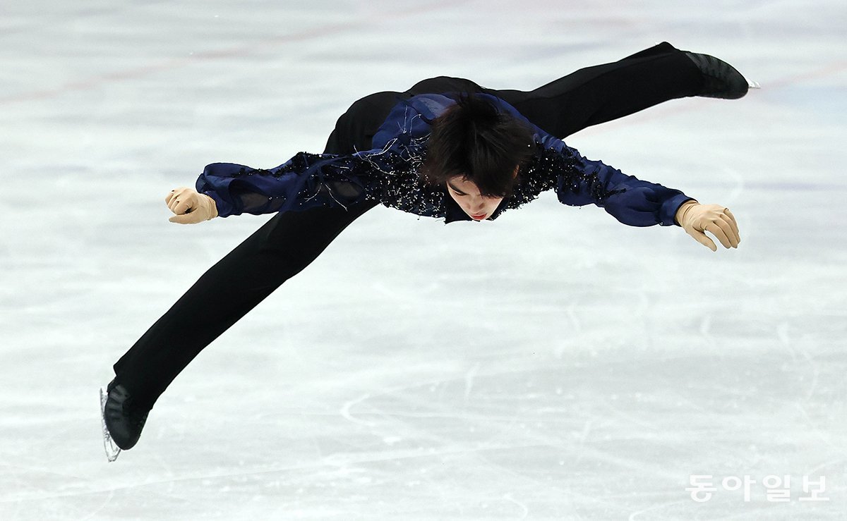 한국 피겨스케이팅 차준환이 11일 열린 2026 밀라노-코르티나담페초 겨울올림픽 피겨 남자 싱글 쇼트프로그램에서 연기를 펼치고 있다. 밀라노=전영한 기자 scoopjyh@donga.com