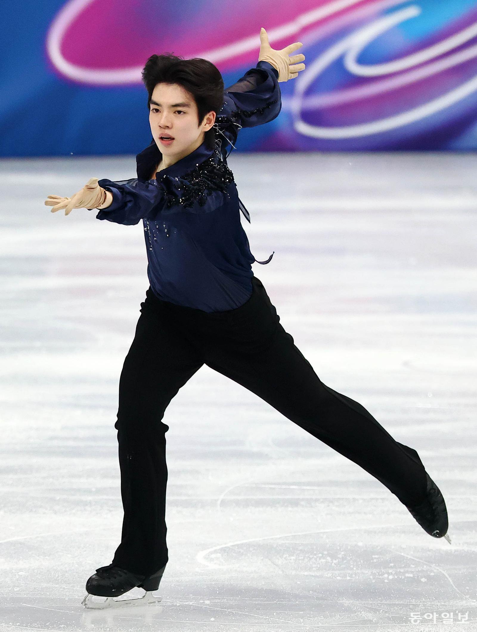 8일(한국시간)이탈리아 밀라노 아이스 스케이팅 아레나에서 한국 피겨스케이팅 차준환 선수가 싱글 쇼트프로그램에서 멋진 연기를 보여주고 있다.