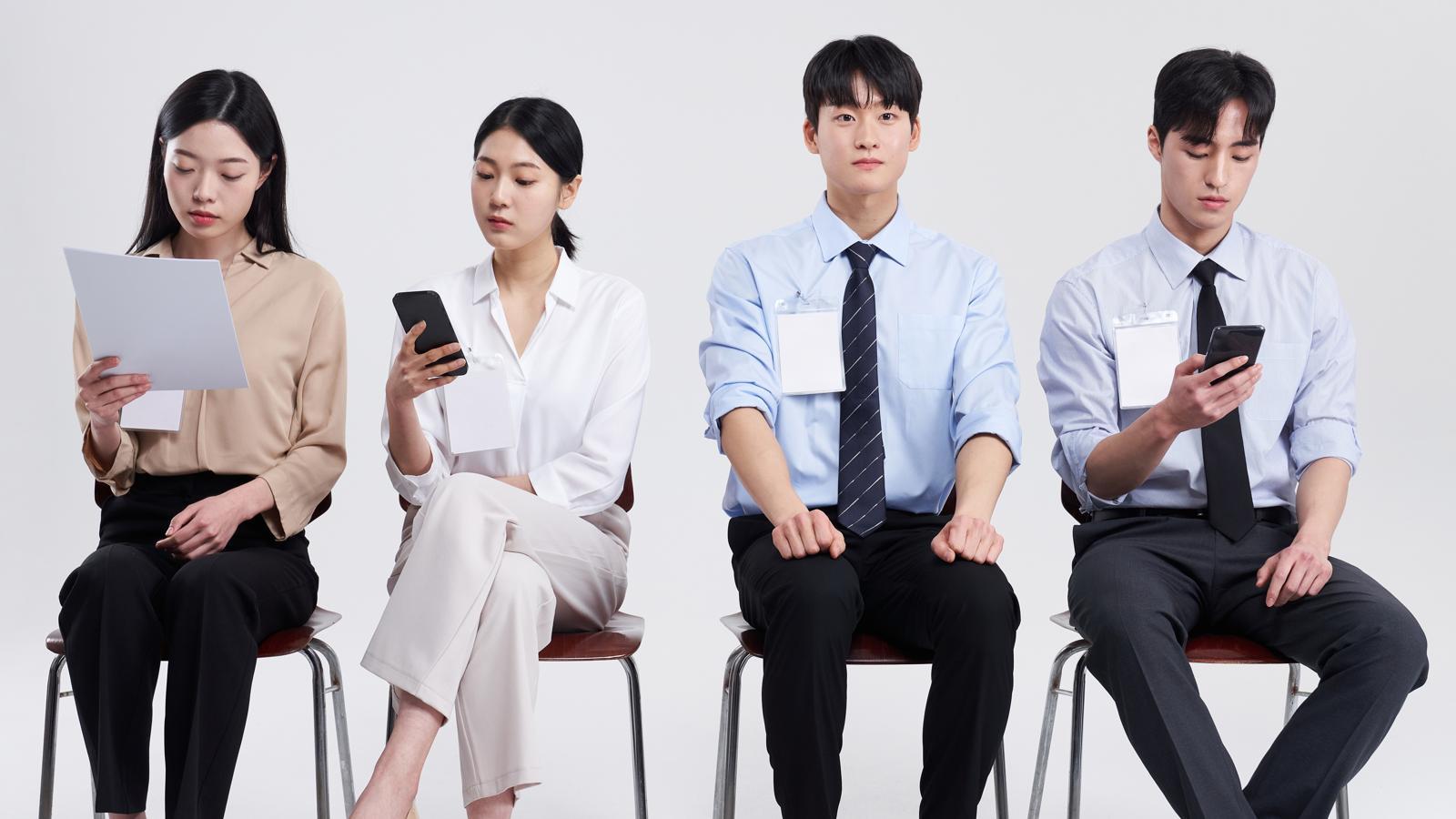 스위스의 한 간호업체가 채용 공고에서 ‘Z세대 사절’을 명시해 논란이 일고 있다. 젊은 층의 결근율이 실제로는 더 낮다는 통계가 제시되면서 세대 비하라는 비판이 거세다. 사진=게티이미지뱅크