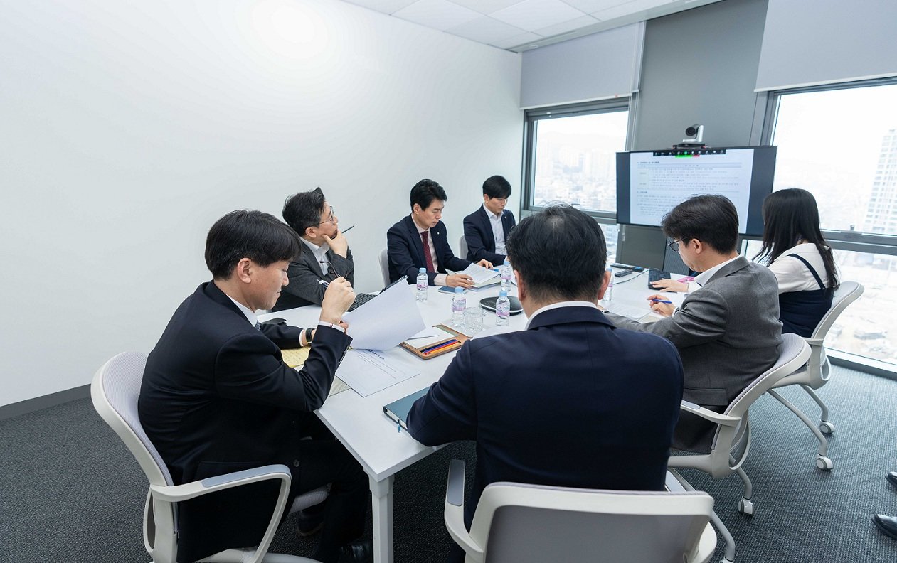 NH농협은행 GIB부문은 지난 11일 런던, 뉴욕, 하노이 등 기업 및 투자금융 권역 7개 해외점포장들과 글로벌 사업전략 화상회의를 개최했다.