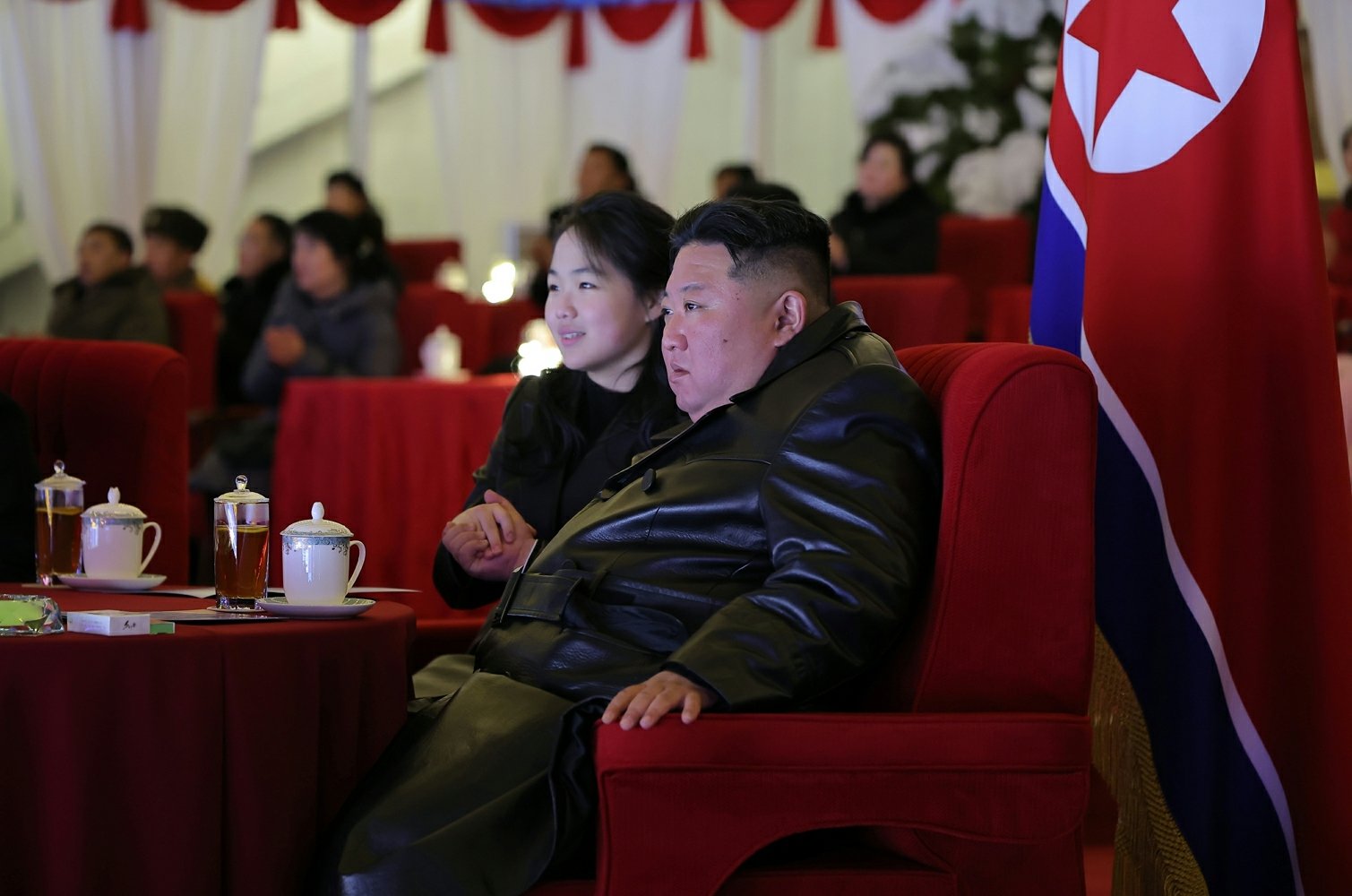 북한 노동당 기관지 노동신문은 ‘2026년 신년경축공연’이 평양 5월1일경기장에서 성황리에 진행됐다고 지난달 1일 보도했다. 평양 노동신문=뉴스1