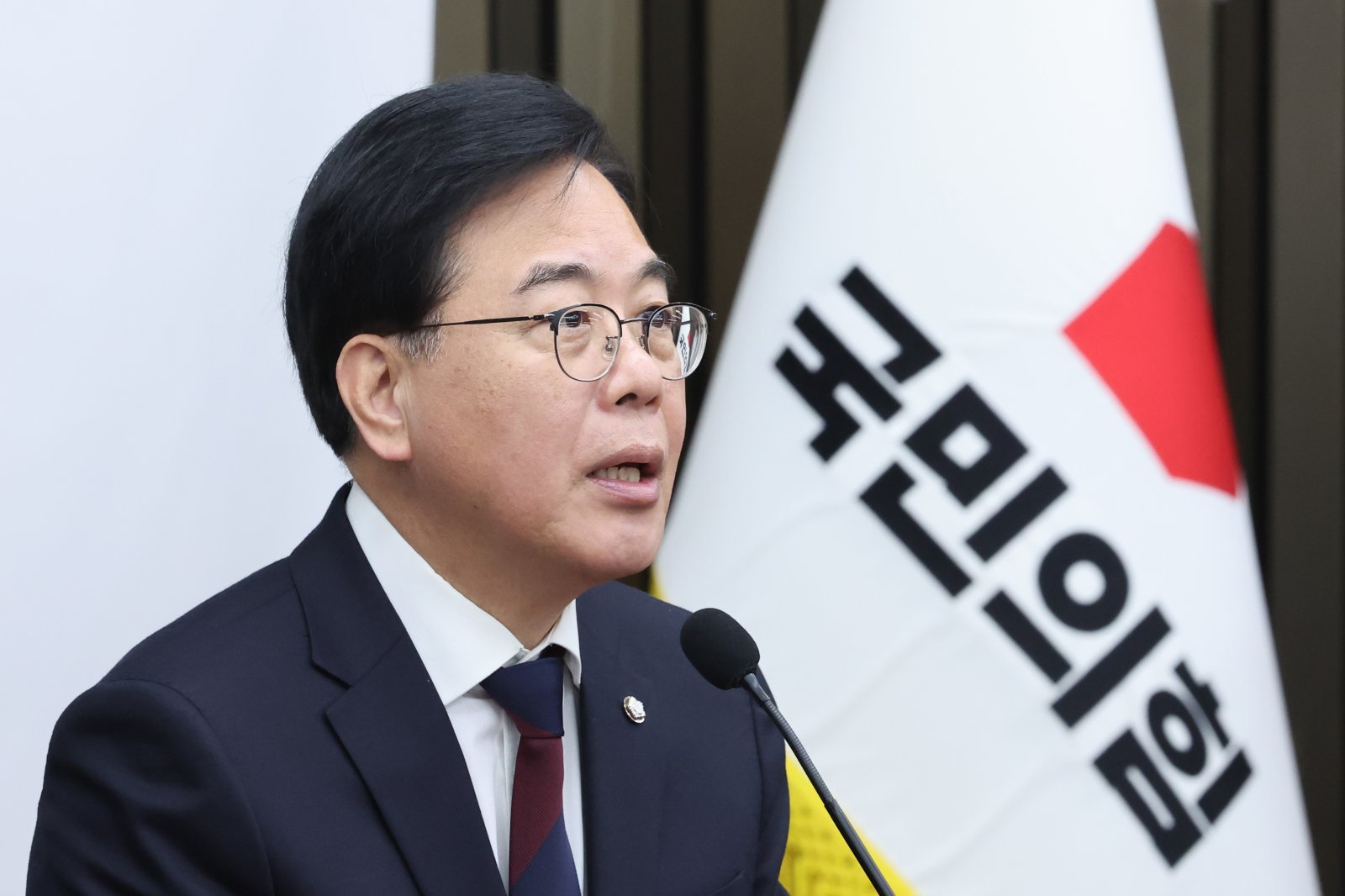 송언석 국민의힘 원내대표가 지난 9일 서울 여의도 국회에서 열린 의원총회에서 발언하고 있다. 2026.2.9 뉴스1