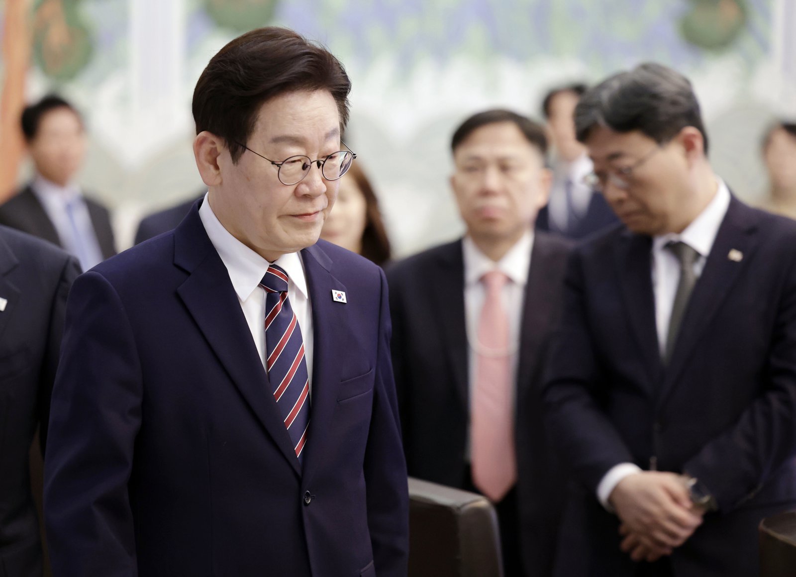 이재명 대통령이 12일 청와대에서 열린 수석보좌관회의에 입장하고 있다. 2026.02.12 뉴시스