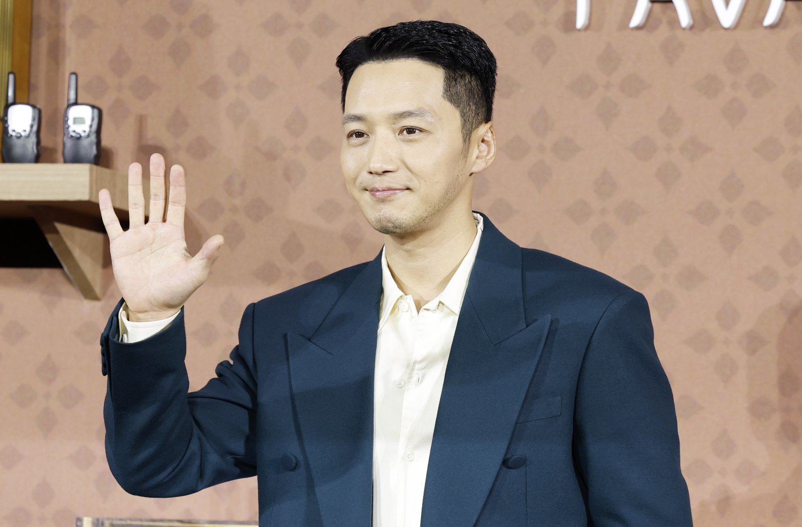 배우 변요한이 12일 오전 서울 강남구 메가박스 코엑스에서 열린 넷플릭스 영화 ‘파반느’(이종필 감독) 제작보고회에서 포즈를 취하고 있다.   ‘파반느’는 마음의 문을 닫고 살아가던 세 사람이 서로에게 빛이 되어주며 삶과 사랑을 마주하게 되는 영화다. 오는 20일 공개. 2026.02.12 뉴시스