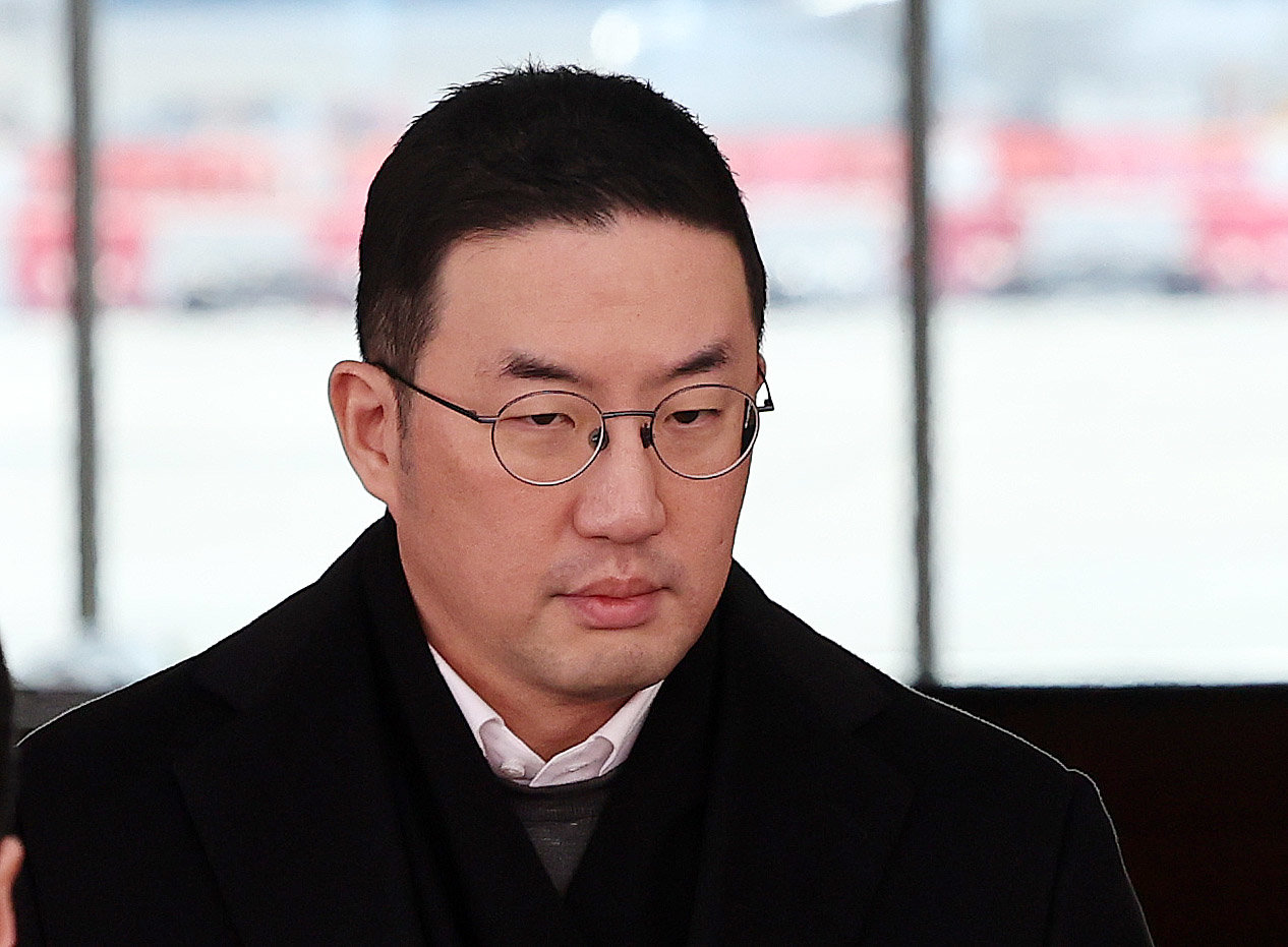 방중 경제사절단 일정을 마친 구광모 LG그룹 회장이 6일 오후 서울 강서구 김포 비즈니스 항공센터(SGBAC)를 통해 귀국하고 있다. 2026.1.6 ⓒ 뉴스1