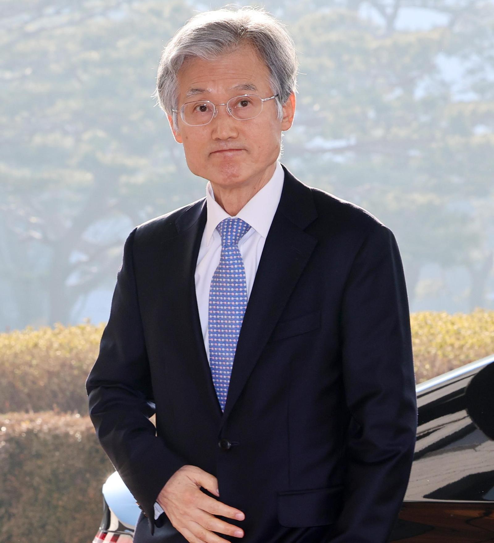 조희대 대법원장이 12일 오전 서울 서초구 대법원으로 출근하고 있다. 조 대법원장은 이른바 재판소원법과 대법관 증원법 등이 국회 법제사법위원회를 통과한 것에 대해 “국민에게 엄청난 피해가 가는 문제”라고 밝혔다. 뉴시스