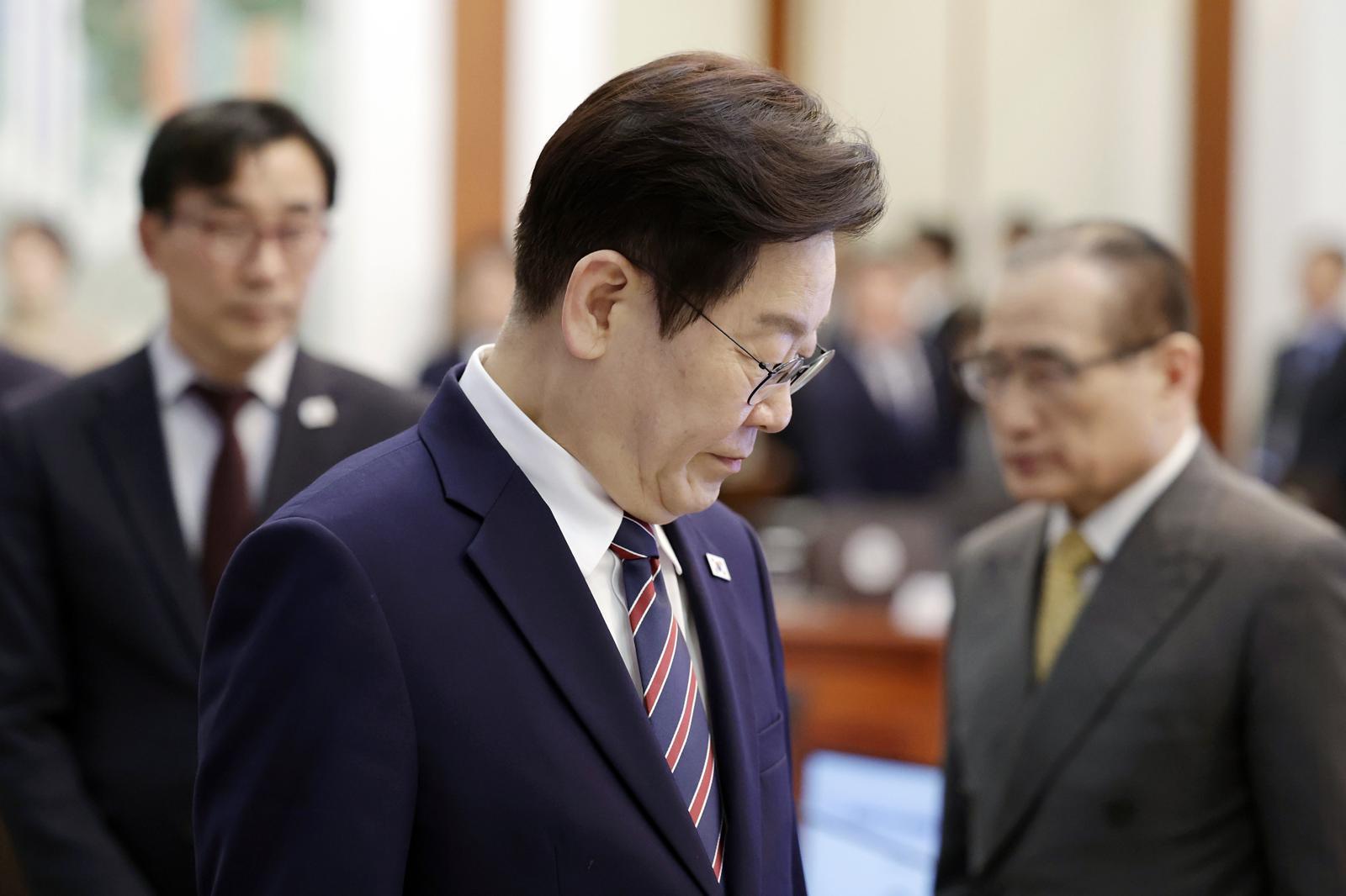 이재명 대통령이 12일 청와대에서 열린 수석보좌관회의에 입장하고 있다. 2026.2.12 뉴스1