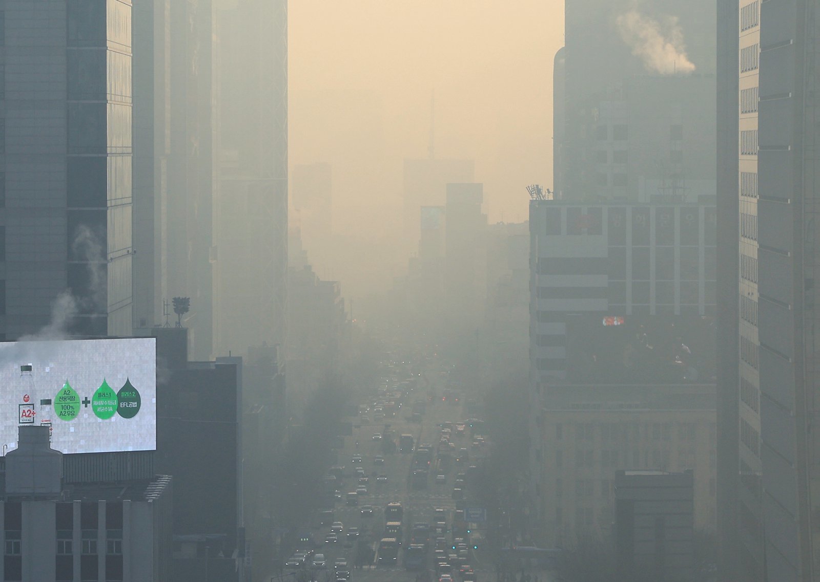 전국 대부분 지역의 미세먼지가 나쁨 수준을 보인 12일 서울 도심이 미세먼지로 뿌옇게 보이고 있다. 2026.2.12 ⓒ 뉴스1